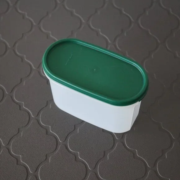 4 3/4 cups Tupperware Container - Picture 3 of 10